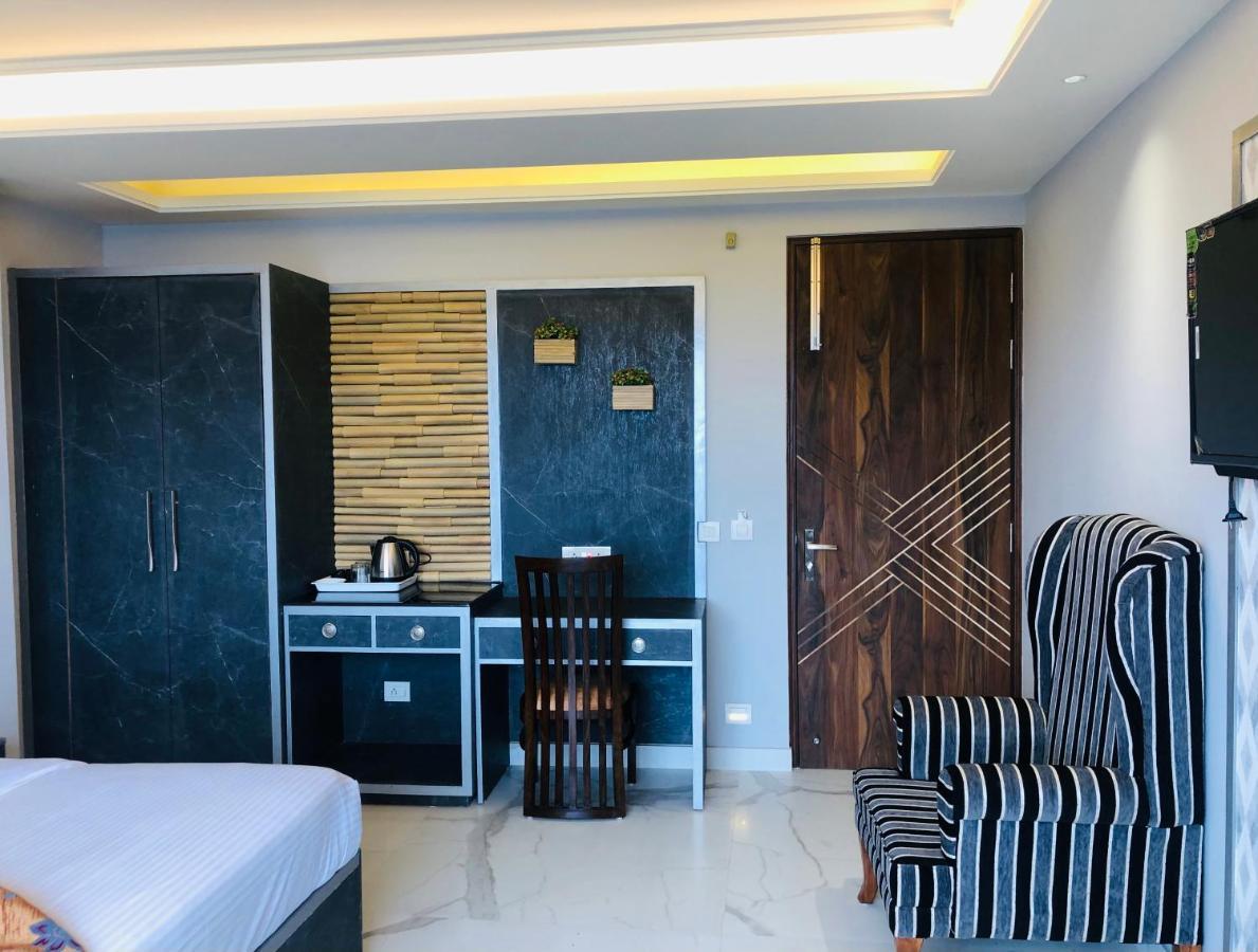 The Westberry 50Mtrs Offroading And 50 Mtrs Nature Path Bed & Breakfast Shimla Exterior foto