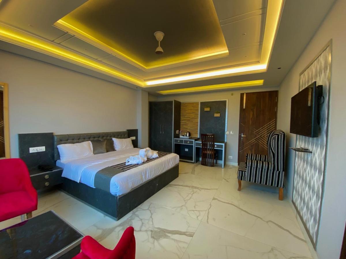 The Westberry 50Mtrs Offroading And 50 Mtrs Nature Path Bed & Breakfast Shimla Exterior foto