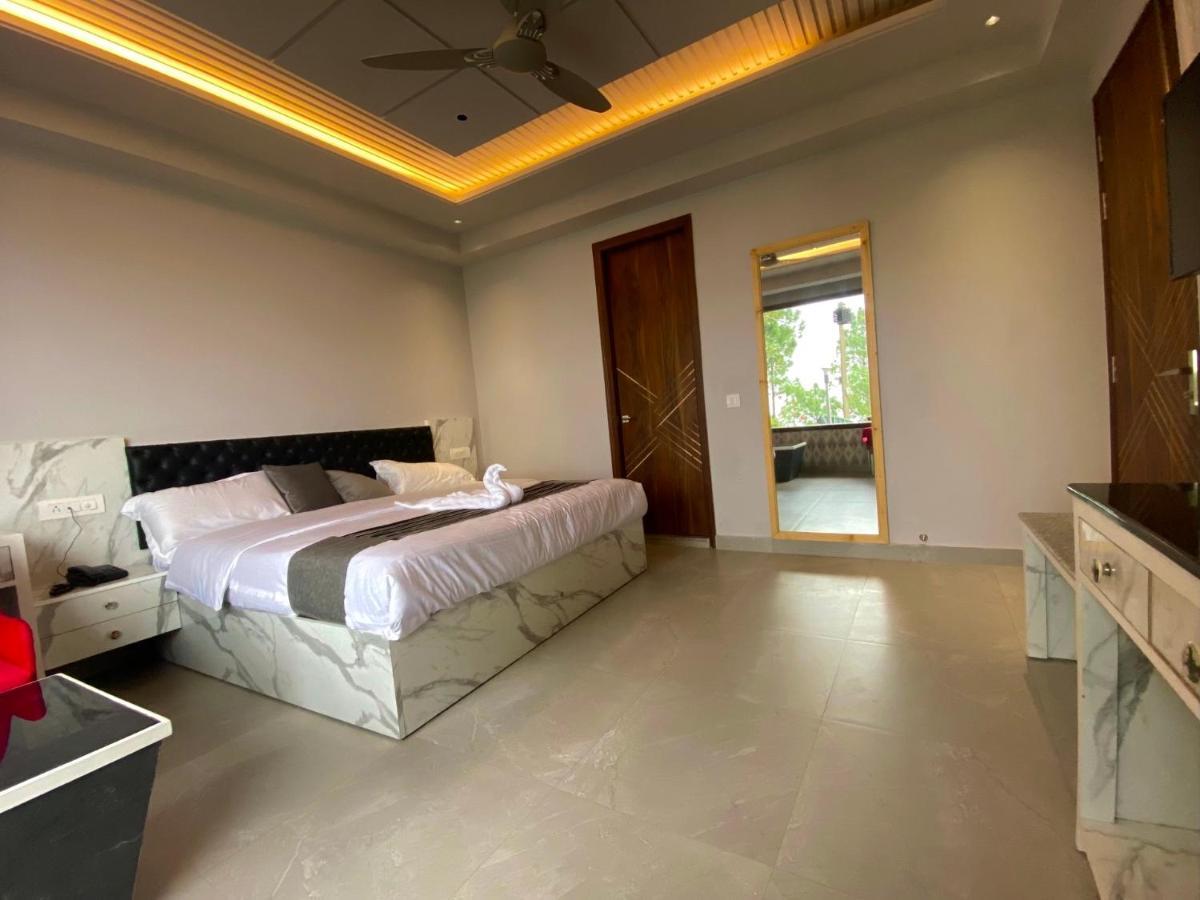 The Westberry 50Mtrs Offroading And 50 Mtrs Nature Path Bed & Breakfast Shimla Exterior foto