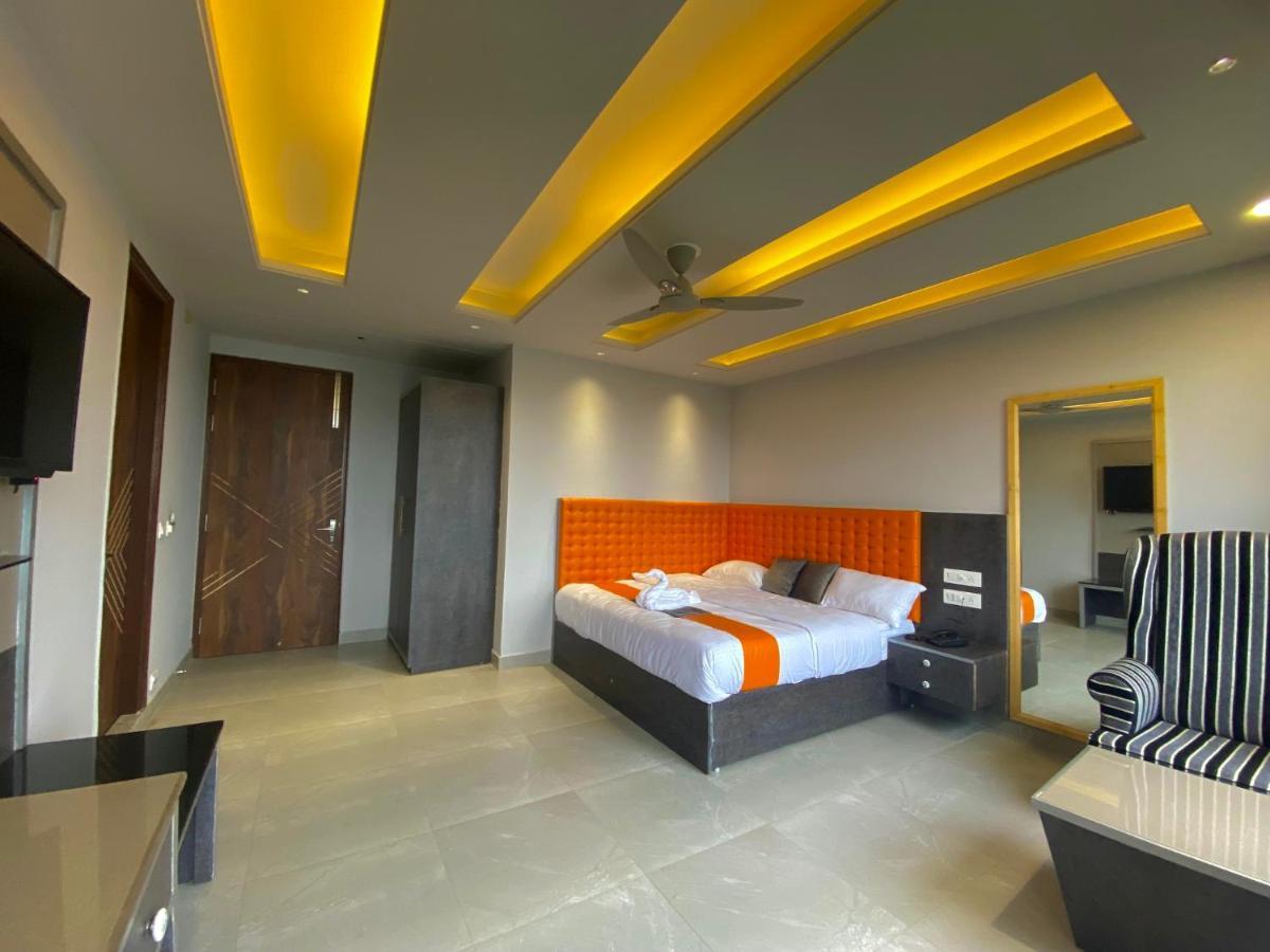 The Westberry 50Mtrs Offroading And 50 Mtrs Nature Path Bed & Breakfast Shimla Exterior foto