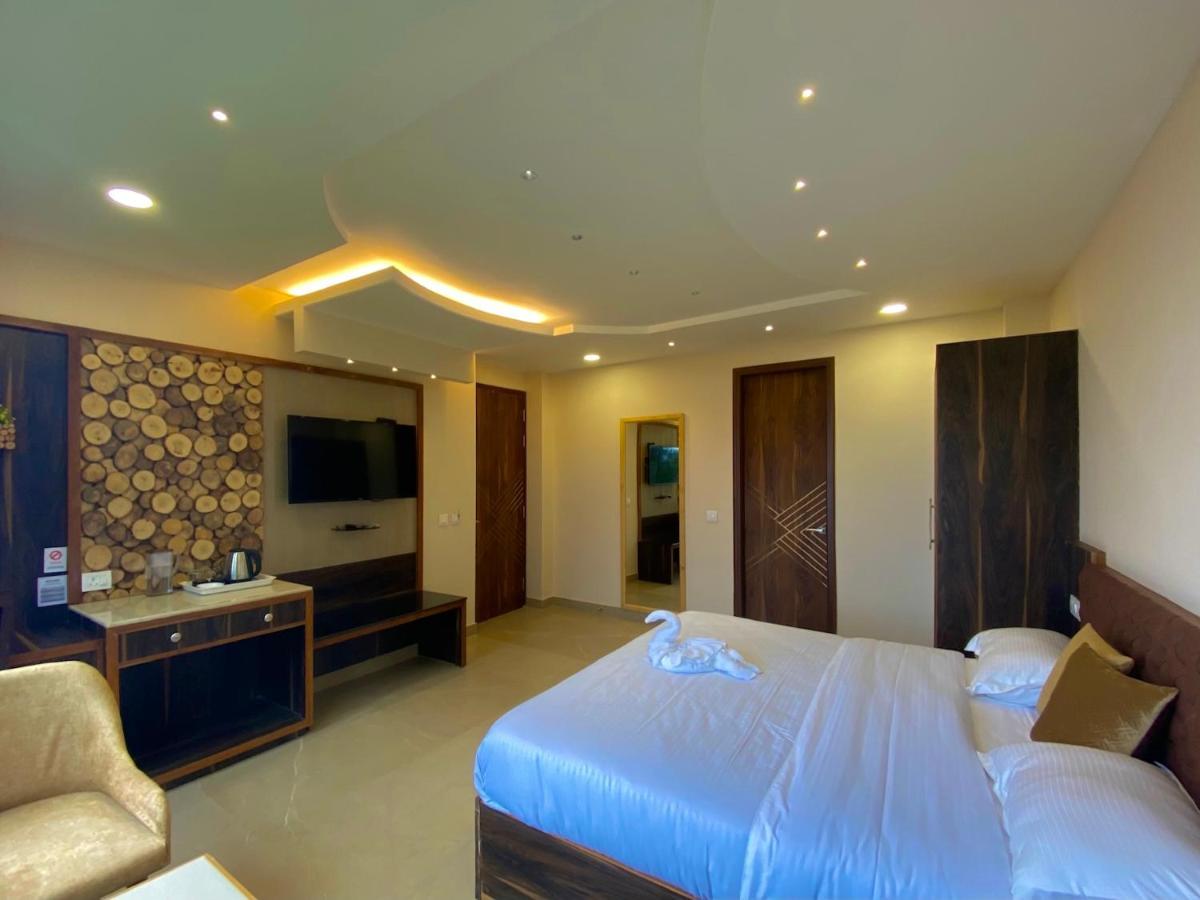 The Westberry 50Mtrs Offroading And 50 Mtrs Nature Path Bed & Breakfast Shimla Exterior foto