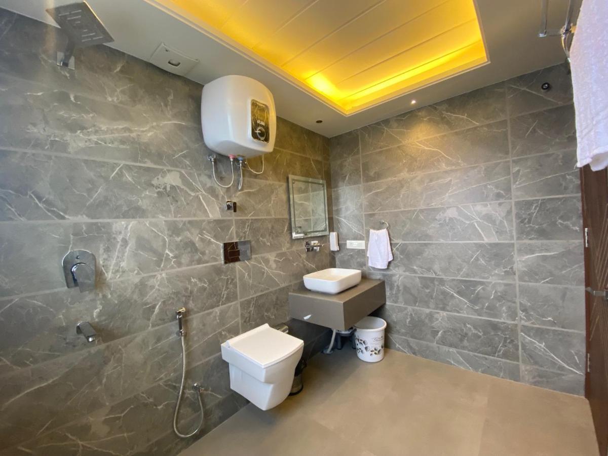 The Westberry 50Mtrs Offroading And 50 Mtrs Nature Path Bed & Breakfast Shimla Exterior foto