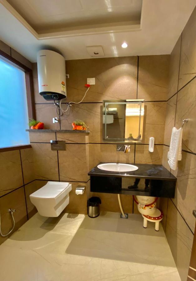 The Westberry 50Mtrs Offroading And 50 Mtrs Nature Path Bed & Breakfast Shimla Exterior foto